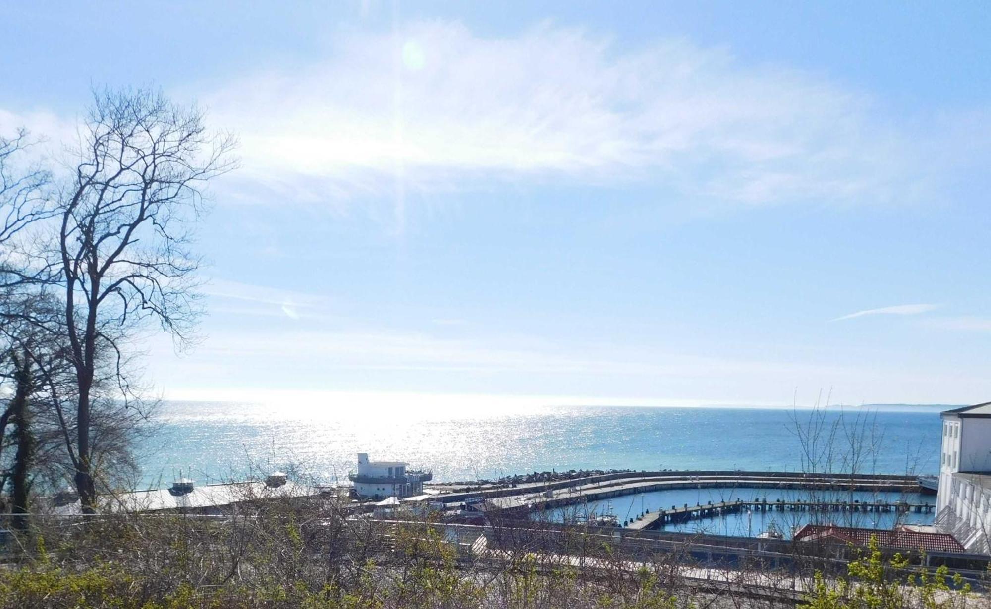 Seelotsenstation Sassnitz Mit Hafenblick By Unsere Urlaubszeit Exterior photo